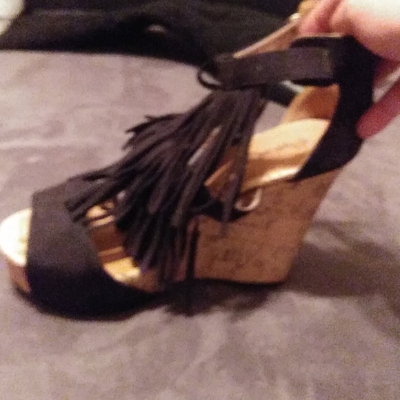 Needing badly to clean out closet lol - Picture 6 of 8